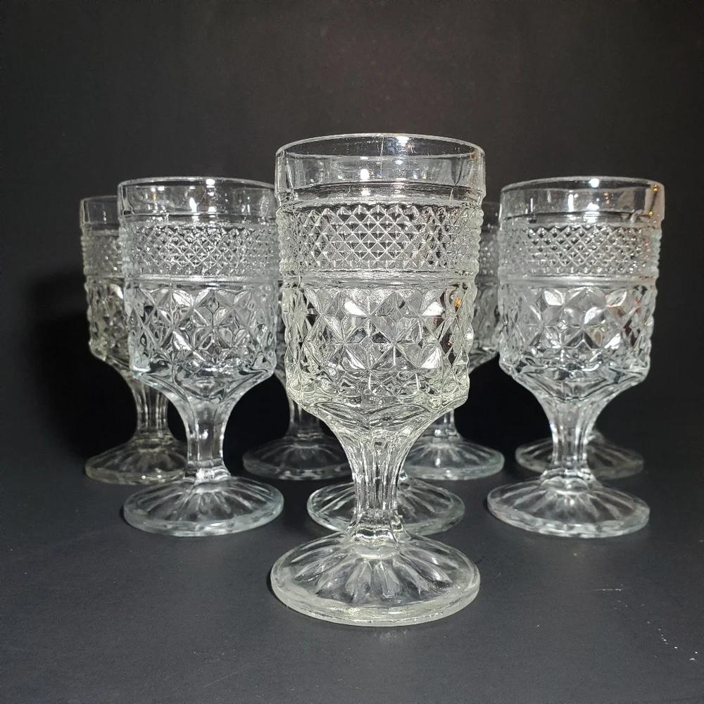 Set of 8 ANCHOR HOCKING Wexford Claret Wine Stemmed Glasses Vintage Drinkware